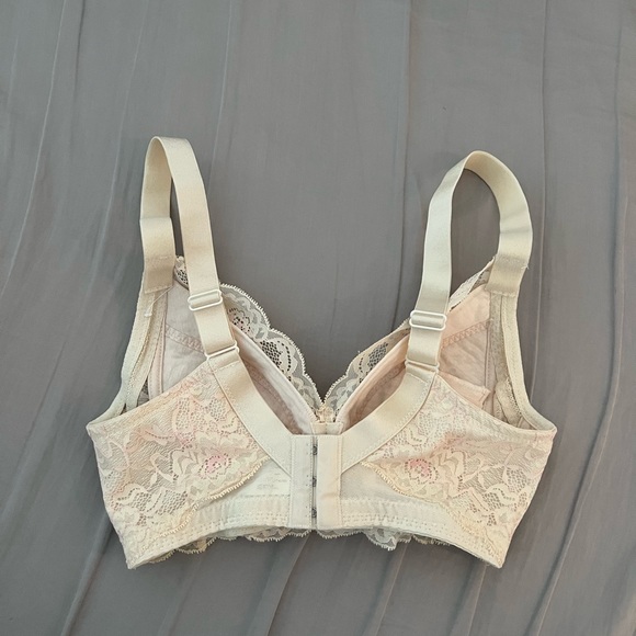 Taiwan Yuru Lace Bra in Nude Color 32C - Picture 3 of 9
